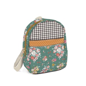 Sunsetridge Backpack Panel by Minki Kim & Hardware kits ~ Makes 2 Backpacks ~ Finished Size 9&quot; x 11&quot; 4&quot;