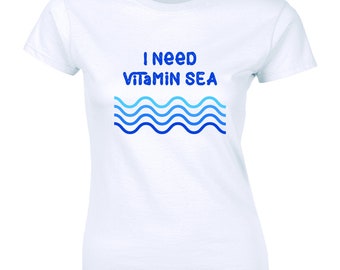 Necesito vitamina mar impresionante divertida camisa de viaje viajando aventura camiseta de mujer