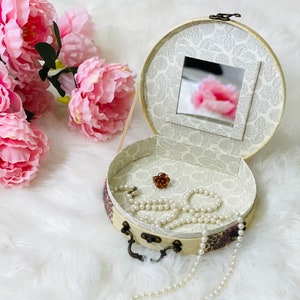 Vintage Style Small Jewelry Case - Vintage Vanity Decor - Butterfly Jewelry Box - Vintage Keepsake- Victorian Trinket, Victorian Jewelry Box