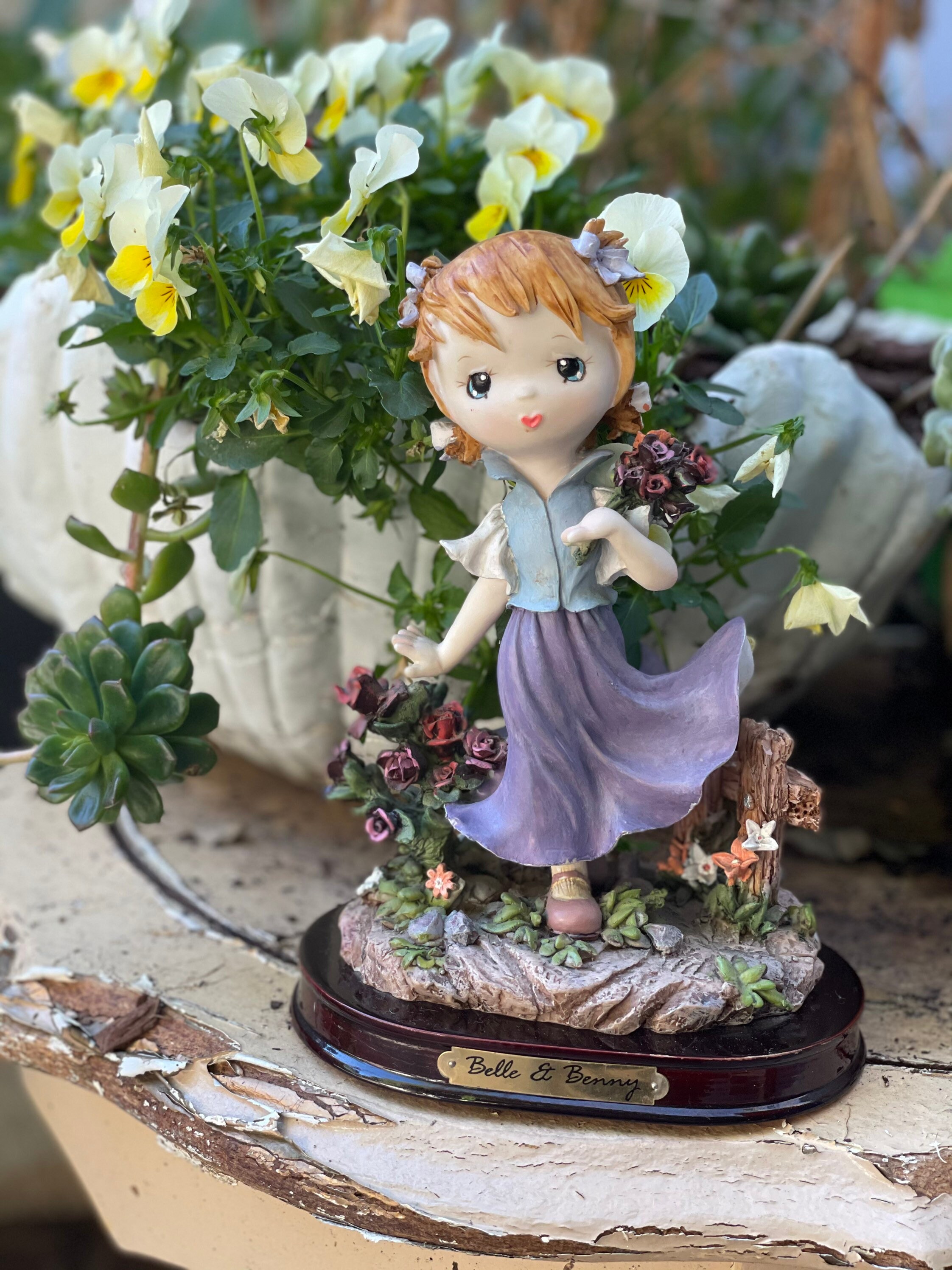 9インチ ヴィンテージ ガーデンガール フィギュア - フラワーガール