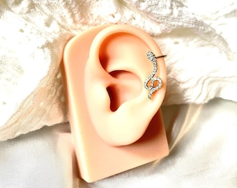 Gold Snake Ear Cuff With Piercing, Dainty Ear Cuff, Minimalist Ear Cuff, Animal earrings, Women's Jewellery, Gift for her