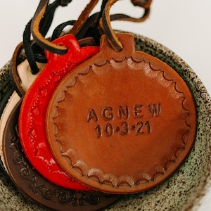 Handmade Leather Ornament Wedding Gift First Christmas Tree Decoration Family Keepsake Anniversary Date Custom Engraved Rustic Charm Genuine