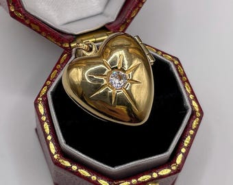Vintage Gold Tone AVON Heart Locket Pendant