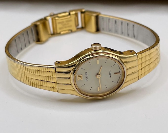 Vintage Pulsar Ladies Watch Gold Tone Stainless Steel Wristwatch 6” NON WORKING
