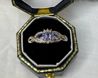 Vintage 10K White Gold Three Stone Tanzanite Ring with Diamond Accents - Size US 7