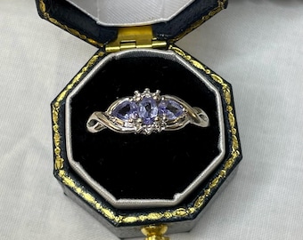 Vintage 10K White Gold Three Stone Tanzanite Ring with Diamond Accents - Size US 7