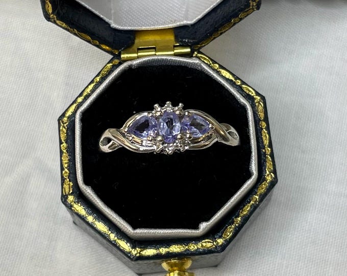 Vintage 10K White Gold Three Stone Tanzanite Ring with Diamond Accents - Size US 7