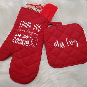 Oven mitten, Teacher Gifts, Teacher gift ideas, Teacher Christmas gifts, Teacher oven mitten idea, Xmas gift ideas, Teacher presents