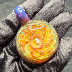 Wisiorek ze szkła dmuchanego ręcznie, technika implozji z opalem | Naszyjnik Heady Glass
