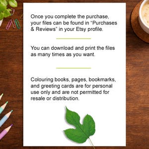 Peut inclure: Une feuille de papier blanche avec du texte sur les t&eacute;l&eacute;chargements num&eacute;riques Etsy. Une feuille verte et des crayons de couleur sont sur une surface en bois. Le texte donne des instructions.