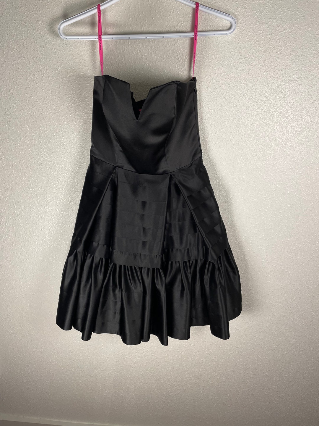 carrie bradshaw dresses (1976) Original French Grande Movie Poster What is the best season_Spring Size:16-16.5-32-33