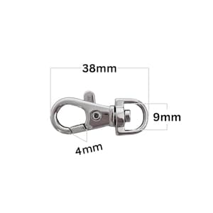 Puede incluir: Un cierre giratorio plateado con una puerta con resorte. El cierre mide 38 mm de largo, 9 mm de ancho y la abertura de la puerta es de 4 mm. Com&uacute;nmente utilizado en artesan&iacute;a y joyer&iacute;a.