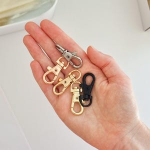 50-100 unidades de mini ganchos giratorios de 38 mm para llaveros y cordones, color negro y oro rosa. imagen 4