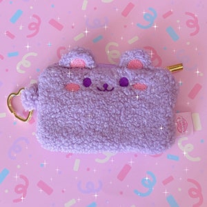 Cartera con llavero de oso lavanda