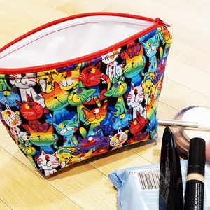 Make-up Bag for Kitty Lovers - Cat theme fabric - soft PUL Lining