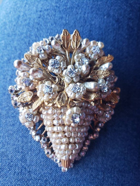 Eugene brooch