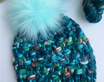 Merino wool hat with faux fur Pom