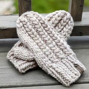 Braided Hearts Mitts Pattern image 6
