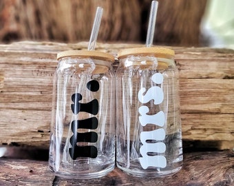 Mr. and Mrs. Tumblers, Wedding Gift Set, Bridal Shower Gift, Retro Couples Gift, Bride and Groom Cup Set, Mr and Mrs Glasses, Retro Wedding
