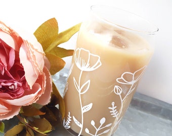 Wildflower Beer Can Glass with Lid and Straw: Floral Line Art Iced Coffee Tumbler