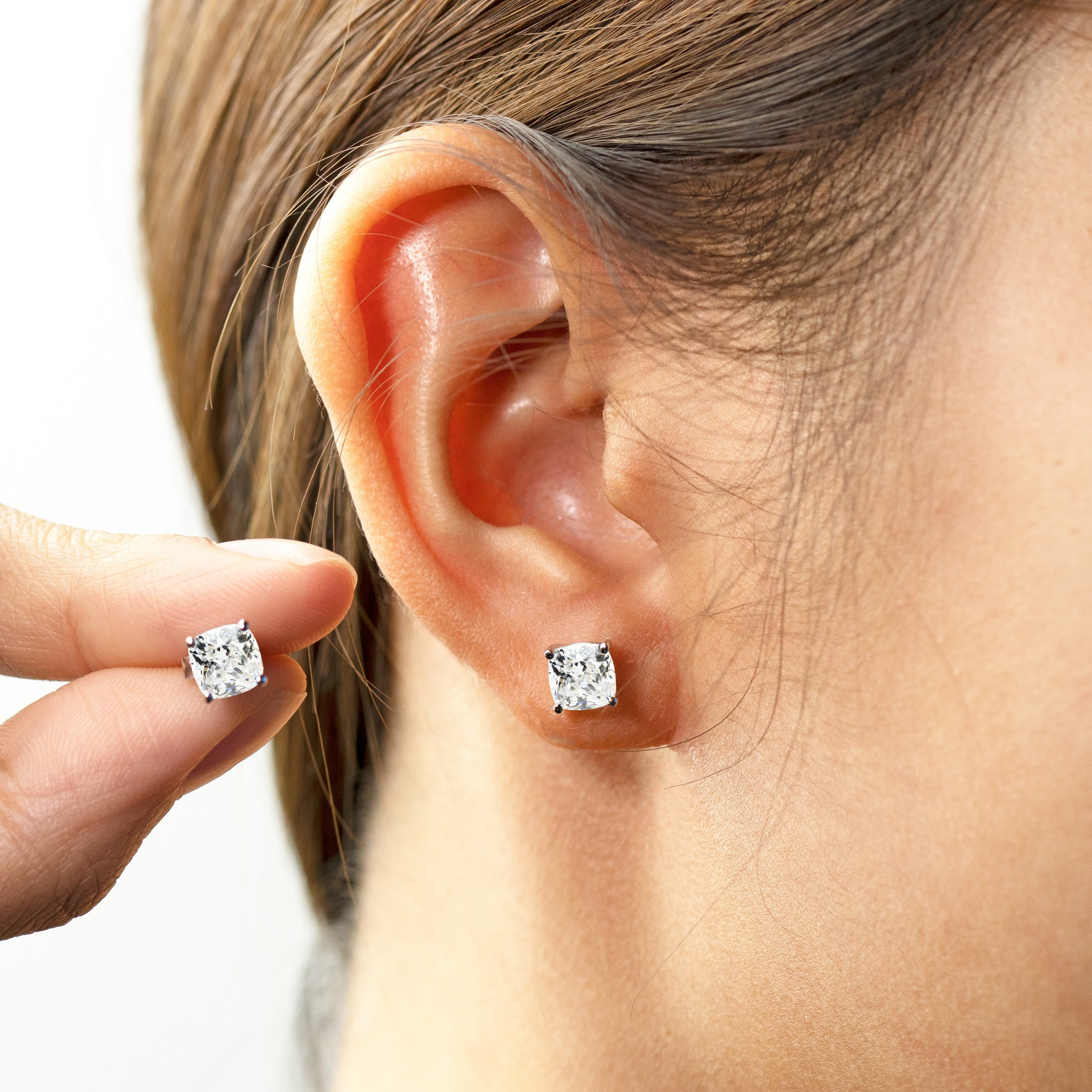 Real Diamonds Stylish Round Diamond Earrings in 14k Gold, 4gm, 14 Kt at Rs  212400/pair in Surat
