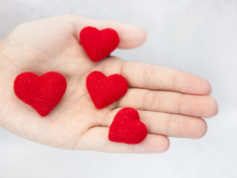 Heart pin cushion ring Valentine/'s Day Heart Brooch Felt Heart Jewelry Sewing needle ring Valentines felted gift