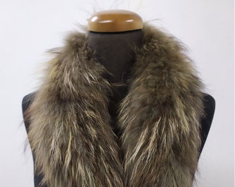 Waschbär Pelzkragen Finn: Wintermantel Accessoire in Grün & Braun