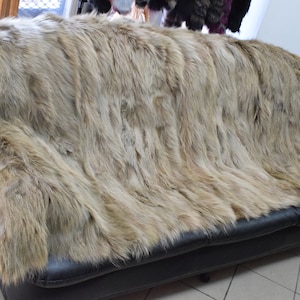 Echte Koyote Felldecke werfen haki Farbe, Hauswärmer