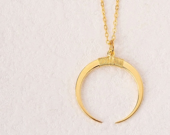 Crescent Moon Ring-Halter-Halskette | Versandfertig | Krankenschwester Doktor Abschlussgeschenk für sie | Versprechen Ringhalter | Hochzeit Ring Schutz