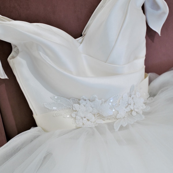 Ceinture nuptiale avec dentelle perlée de fleurs, ceinture de mariée florale, ceinture de mariage moderne en ivoire