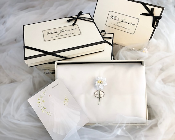 Sheer Simple Single Tier Wedding Veil, Chapel & Cathedral Lengths