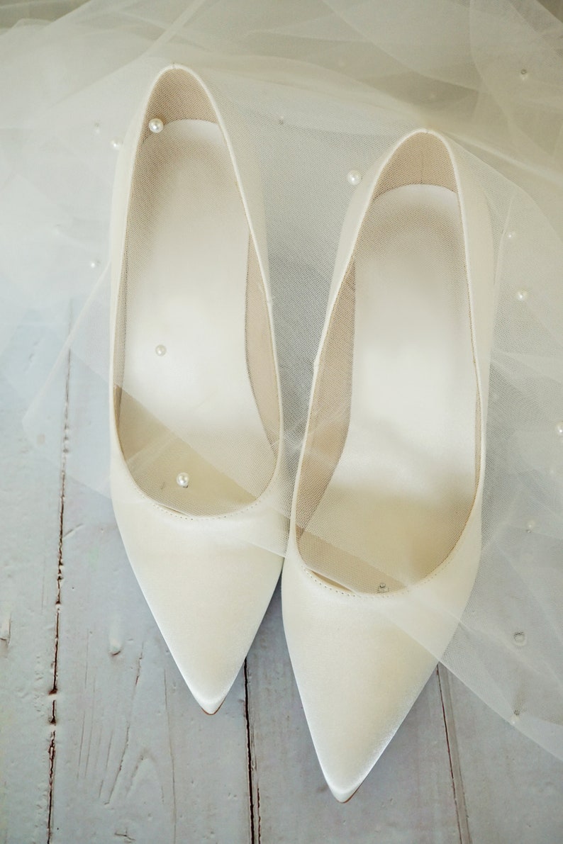 Silk Satin Pump/wedding shoes with lace , Ivory Luxury sparkle Pointy toe bridal shoes image 3