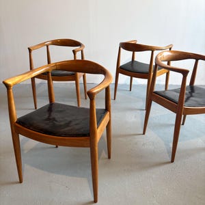 1 of 4 Vintage Chairs in Style of Wegner Round Chair / 1960s