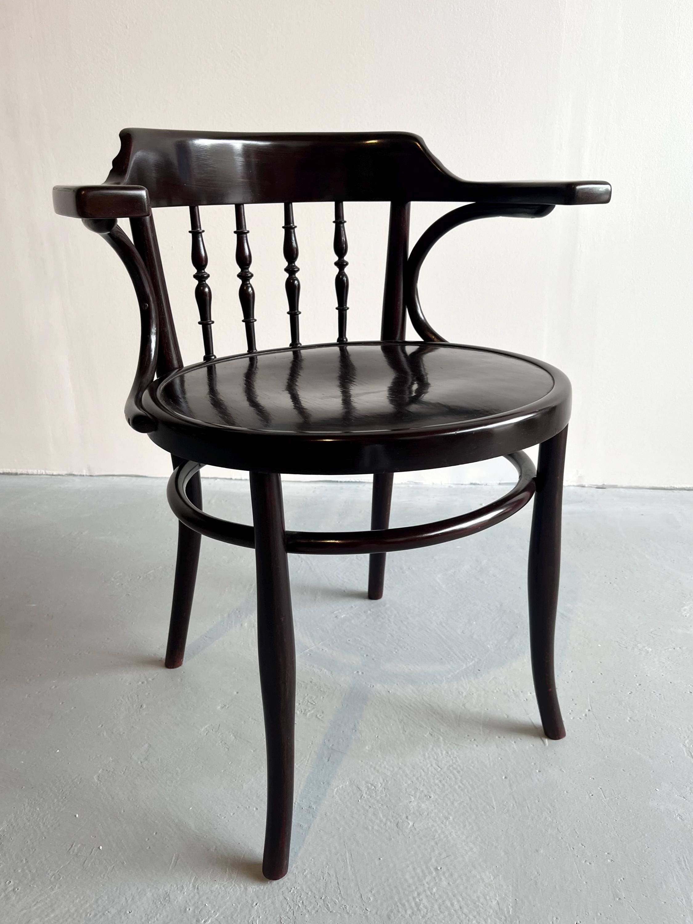 THONET チェア　黒 展示品 THONET オフィスチェア ◇ 幅580 奥行550 高さ820mm