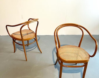 Vintage Thonet b9 Chair/ Le Corbusier Chair / Fully restored/ 1970s