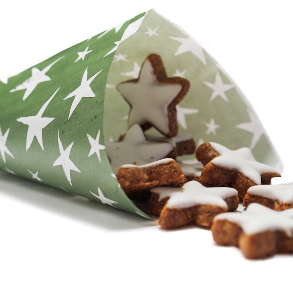 50 grüne Spitztüten Weihnachten, weiße Sterne, grünes Papier, Geschenktüte, Kekstüte, Tüte für Süßigkeiten