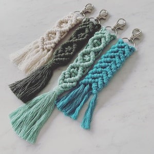 Macramé keychain