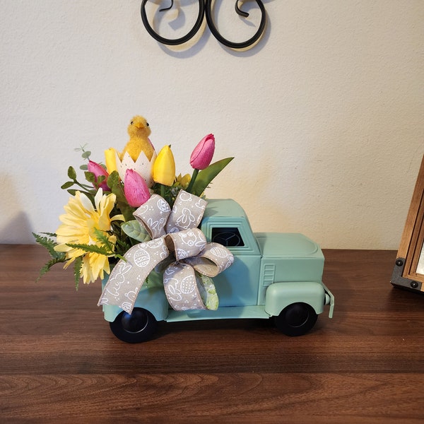 Farm truck spring arrangement,baby chick delivery truck,easter truck decor,farmhouse style centerpiece,tulip easter,carrot centerpiece