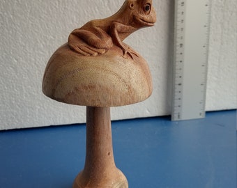 Rare Parasite Wood Mushroom And Frog 15cm