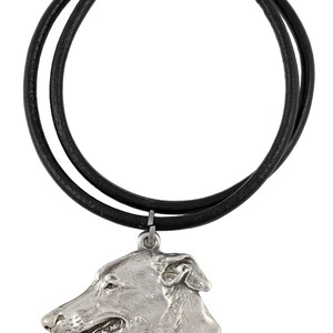 Sabueso Gris, Collar Galgo Inglés, Colgante de Perro Chapado en Plata en Cordón de Cuero, Tanga Natural, Unisex, Caja Regalo