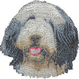 Peut inclure: Patch brodé représentant un chien de race bearded collie avec un pelage blanc et gris, des oreilles noires et une langue rose. Le chien regarde directement le spectateur.