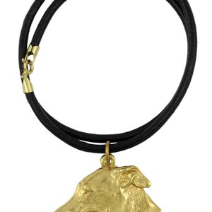 Sabueso Gris, Collar Galgo Inglés, Colgante de Perro Chapado en Oro en Cordón de Cuero, Tanga Natural, Unisex, Caja Regalo