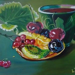 Tartelettes aux fruits et tasse de thé, tableau alimentaire dans les tons verts, tableau pour la cuisine, 24 x 30 cm