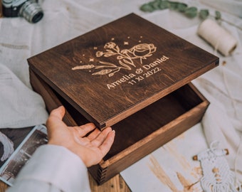 Caja de memoria de madera, caja de regalo grabada personalizada, caja de recuerdo de madera rústica, caja de memoria de bebé, recuerdos de bebé recién nacido, caja de miembro de madera