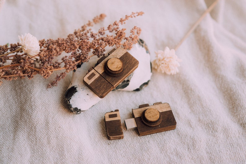 Wooden USB in the shape of a camera 16GB 256GB 3.0, Custom USB, wedding USB image 1