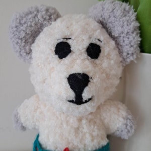 Sweet white teddy bear handmade, amigurumi