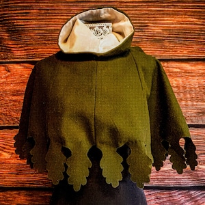 14th century medieval liripipe hood made of wool and linen lining, with dagged edges