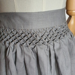 Medieval honeycomb smock apron. 13th to 16th century linen apron for larp and historical reenactment.