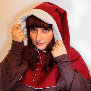 14th century medieval liripipe hood made of wool and linen lining