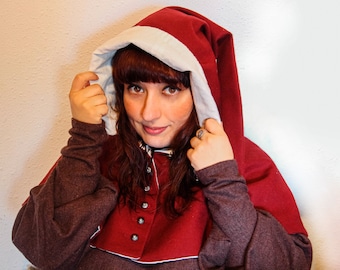 14th century medieval liripipe hood made of wool and linen lining with buttons, for LARP and historical reenactment.